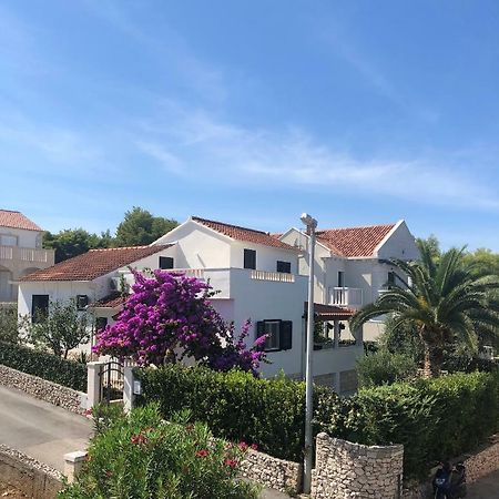 Holiday Home Brac ซูเปตาร์ ภายนอก รูปภาพ