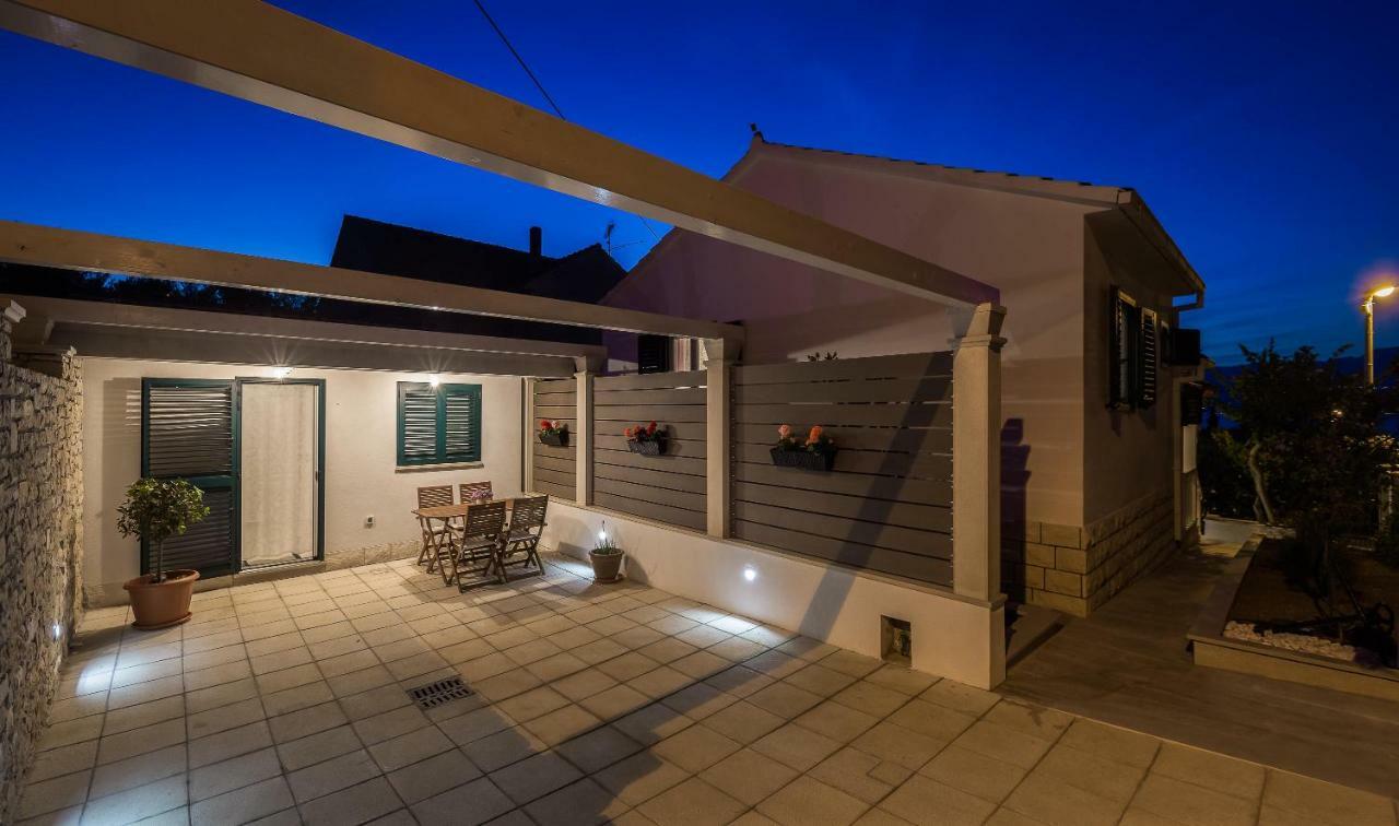 Holiday Home Brac ซูเปตาร์ ภายนอก รูปภาพ