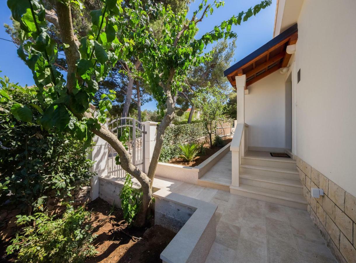 Holiday Home Brac ซูเปตาร์ ภายนอก รูปภาพ