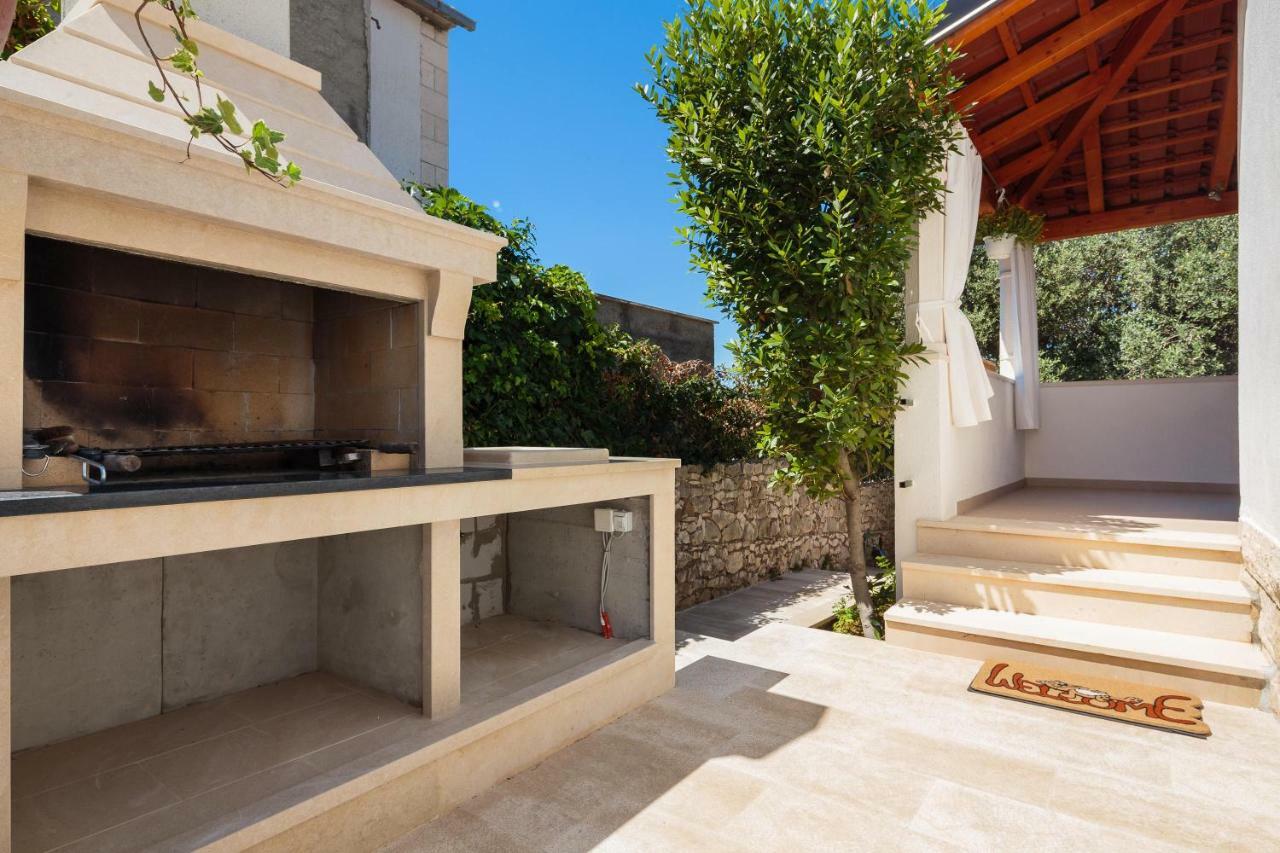 Holiday Home Brac ซูเปตาร์ ภายนอก รูปภาพ