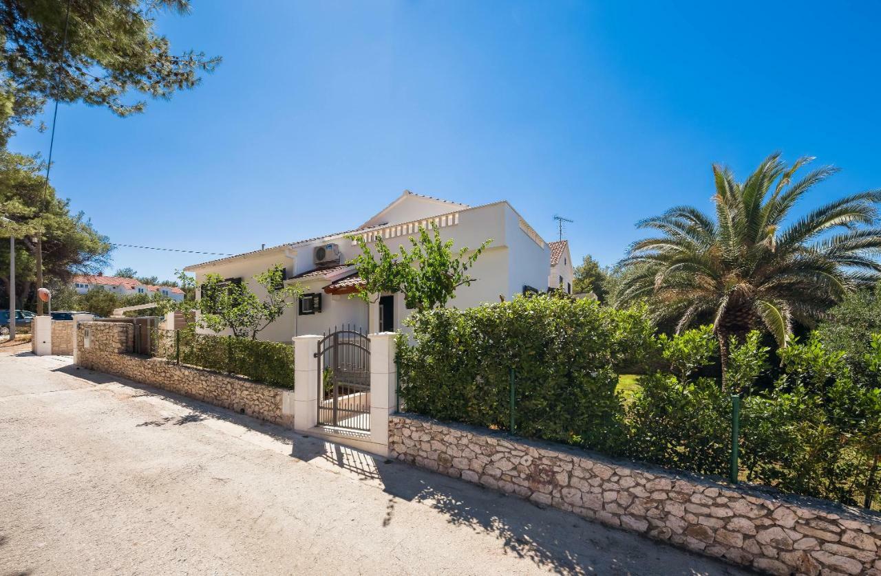Holiday Home Brac ซูเปตาร์ ภายนอก รูปภาพ