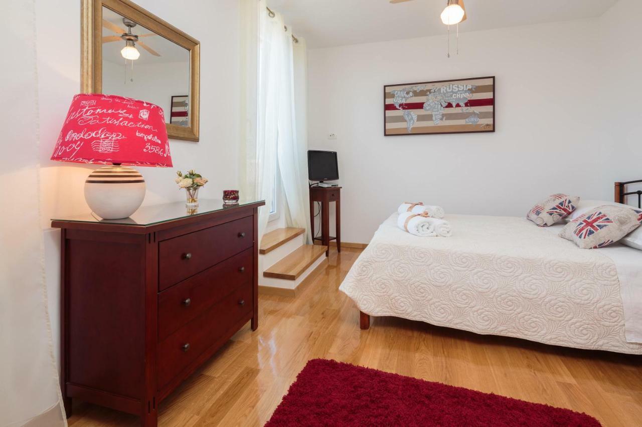 Holiday Home Brac ซูเปตาร์ ภายนอก รูปภาพ