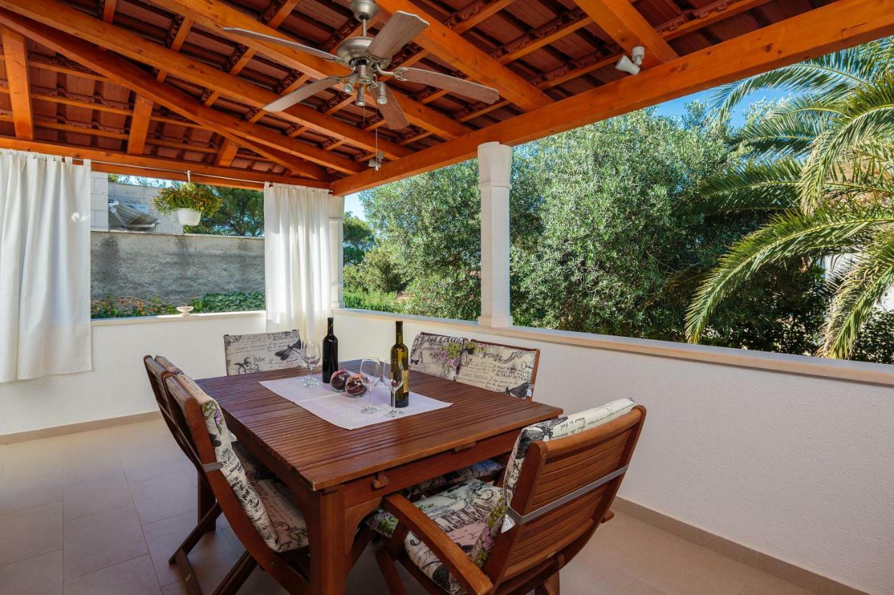 Holiday Home Brac ซูเปตาร์ ภายนอก รูปภาพ