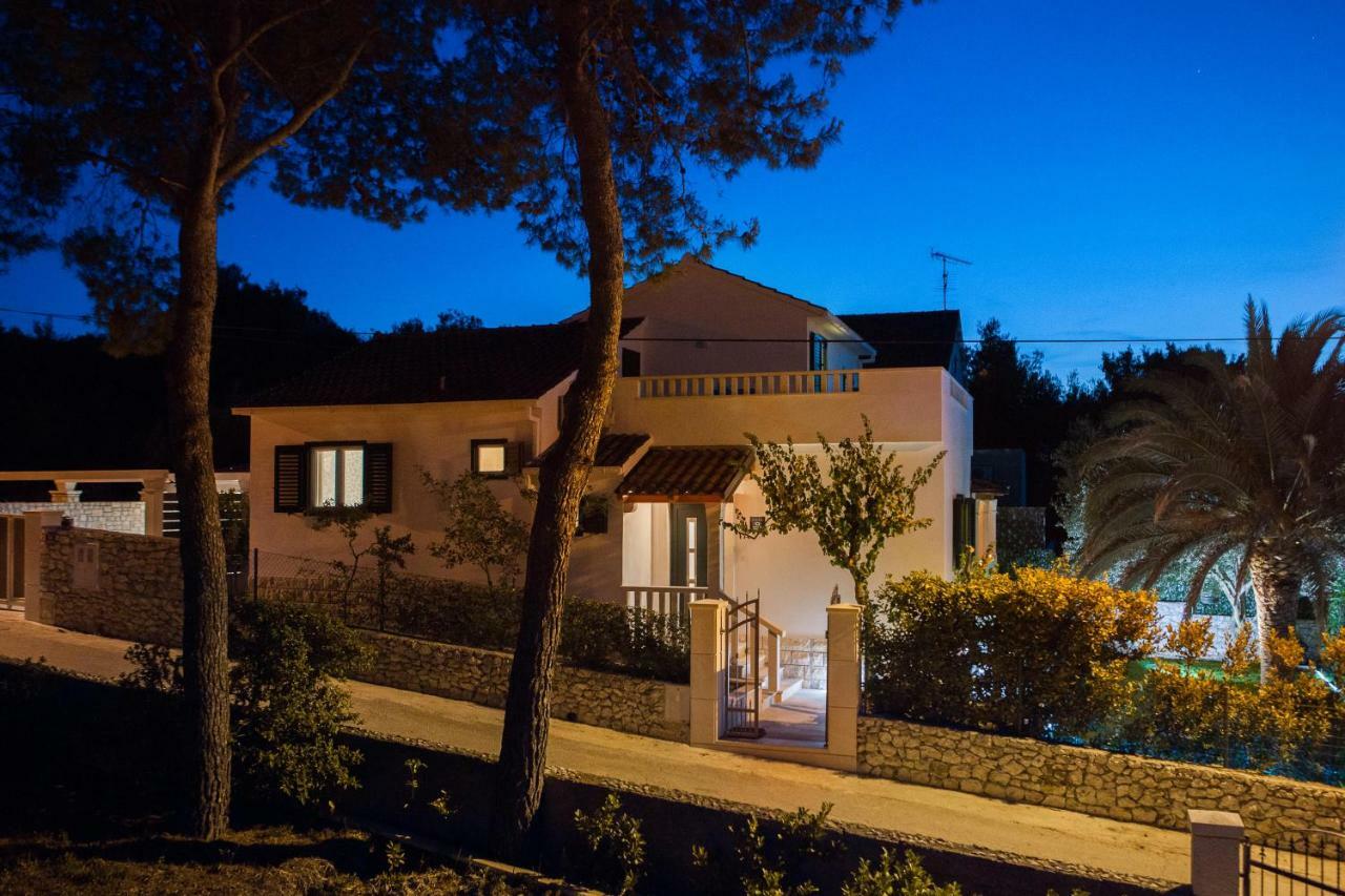 Holiday Home Brac ซูเปตาร์ ภายนอก รูปภาพ