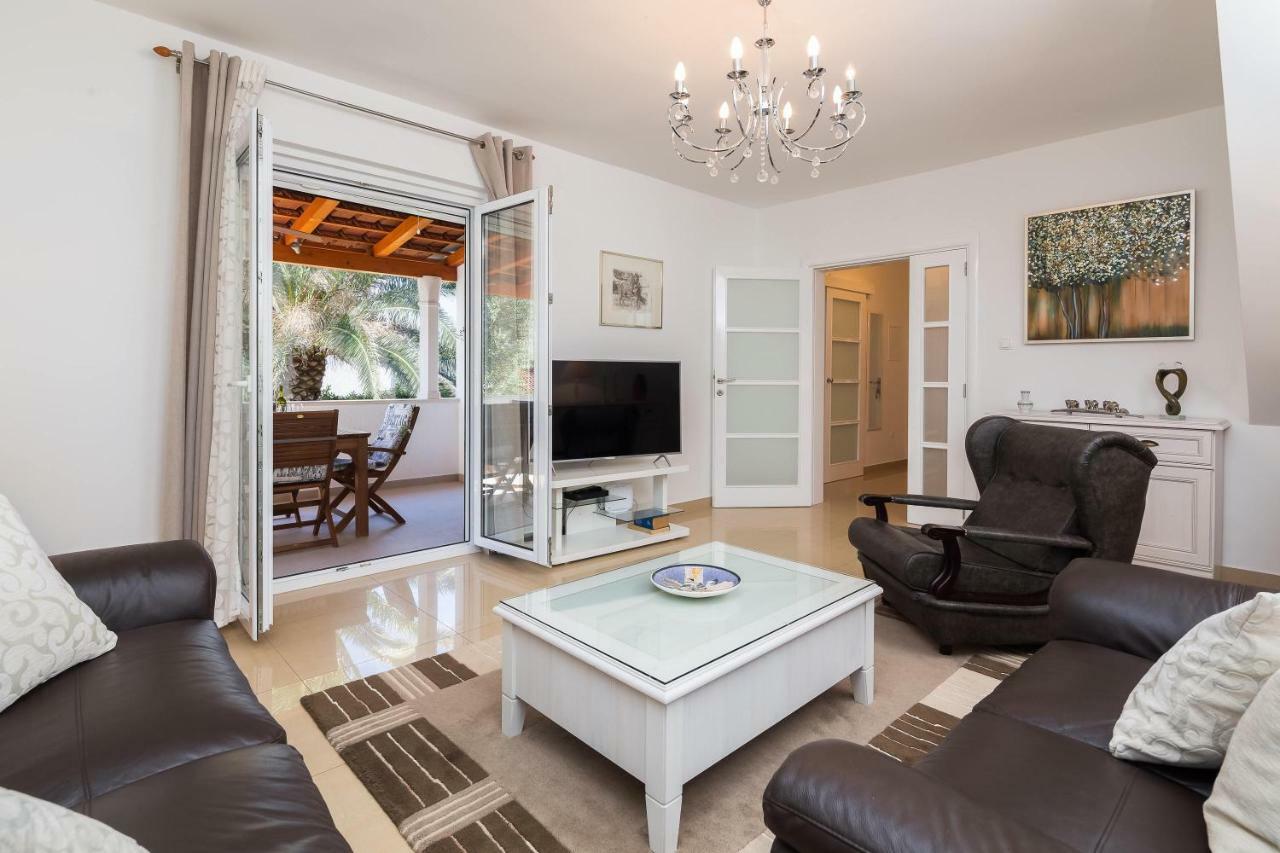 Holiday Home Brac ซูเปตาร์ ภายนอก รูปภาพ