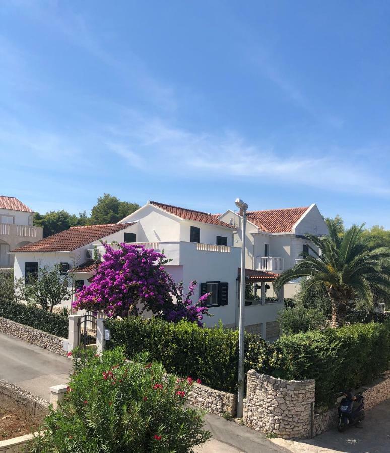 Holiday Home Brac ซูเปตาร์ ภายนอก รูปภาพ