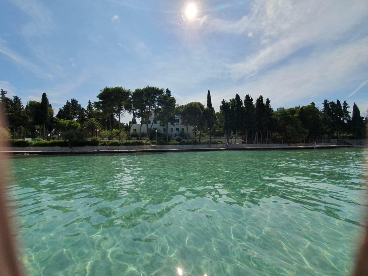 Holiday Home Brac ซูเปตาร์ ภายนอก รูปภาพ