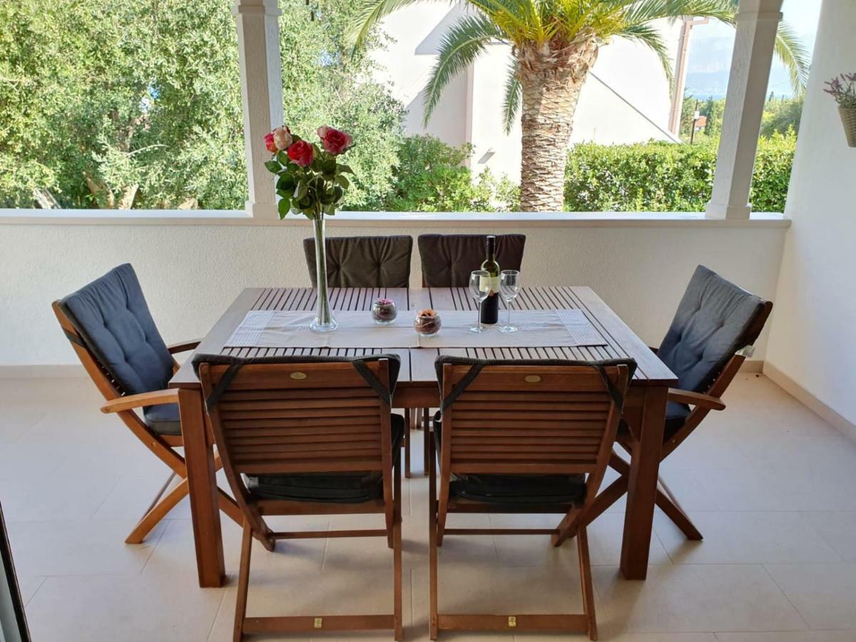 Holiday Home Brac ซูเปตาร์ ภายนอก รูปภาพ